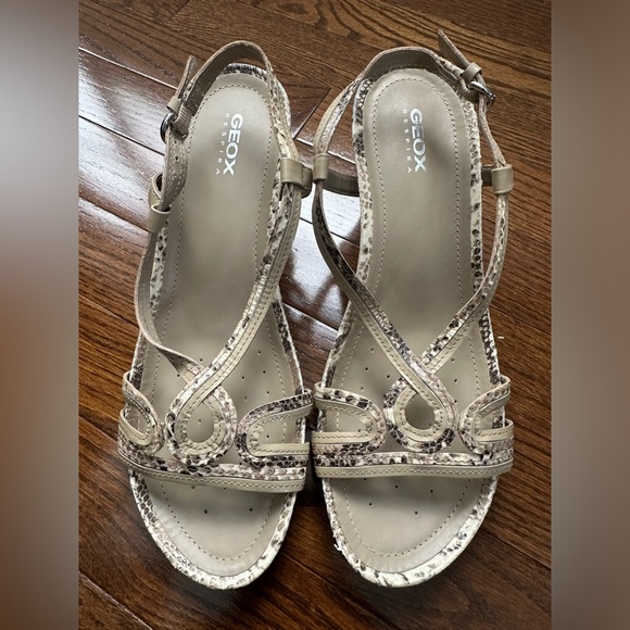 NWOT Geox Respira Snake Skin and Wedge Sandals in size 39 - Picture 2 of 4